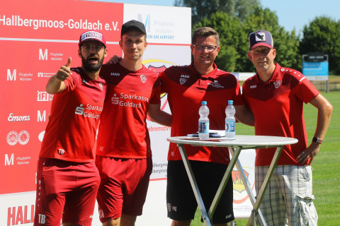 DFB-Trainer Daniel Stredak, Sandro Wagner, Sven & Lars Bender und Antonio di Salvo für Trainingseinheit beim VfB zu Gast