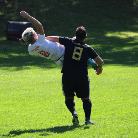 Zweite gewinnt mit 1:8  das Nachbarschaftsderby in Mintraching