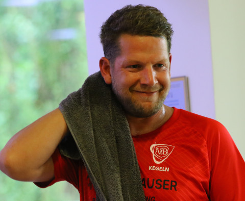 Die Chance war da/Dramatisches Duell zwischen VfB Hallbergmoos und Rot-Weiß Zerbst im Viertelfinale des Pauly DKBC-Pokals