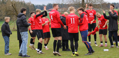 Zweite siegt in Steinkirchen mit 10 zu 0