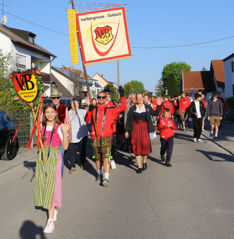 VfB mit großem Aufgebot beim Volksfesteinzug dabei
